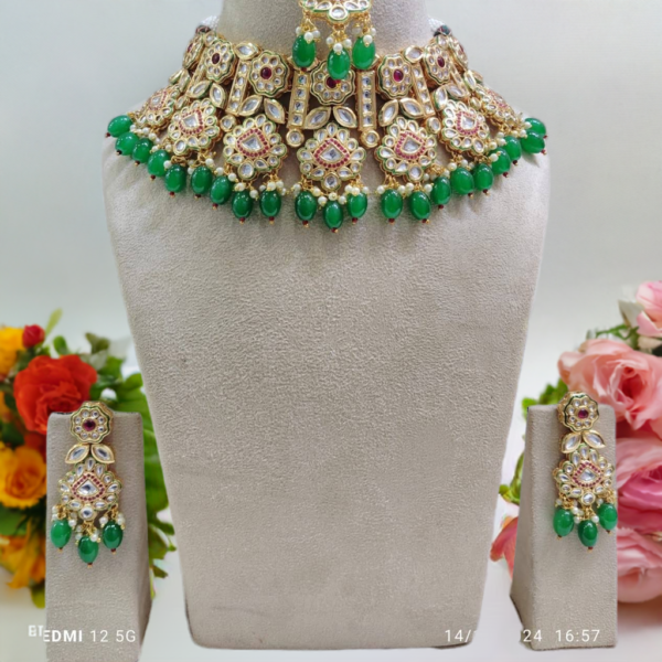 Luxury Kundan Necklace Jewelry in Silver & Green with Elegant Chain & Earrings