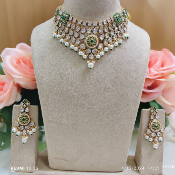 Regal Majesty: Luxury Kundan Choker Necklace Jewelry in Dark Green & Gold"