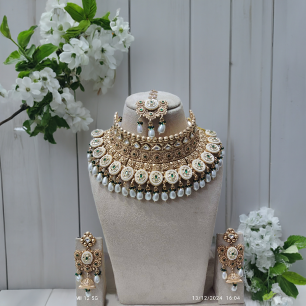 Royal Elegance – Luxurious Choker Jewelry Set for a Timeless Look