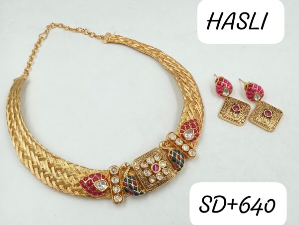 Beautiful Gold Hasli Set With Peacock &Antique Design